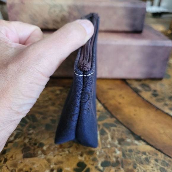 Dooney & Bourke pouch - Picture 4 of 6